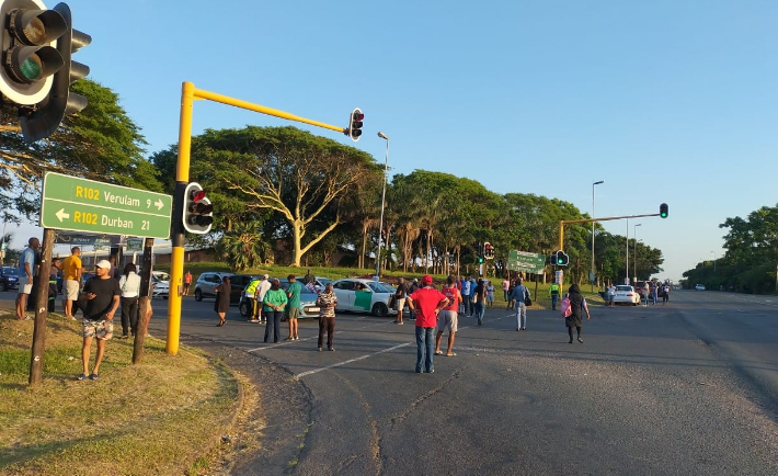 PICS| Phoenix Residents Block Entrances And Exits In Protest Over Water Supply Issues-SurgeZirc SA